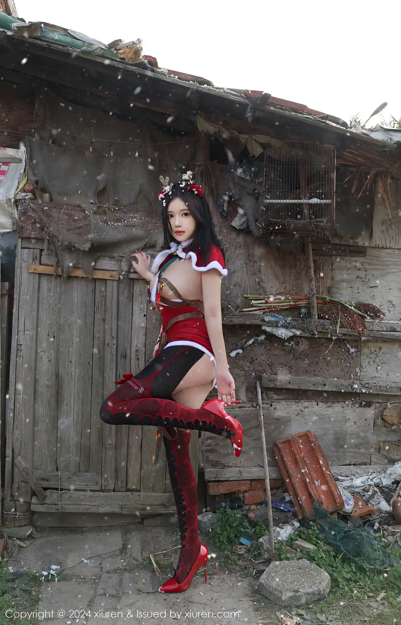 图片[4]-[XiuRen秀人网] VOL.9630 模特小薯条nienie户外圣诞主题性感情趣圣诞服饰惹火诱惑写真76P-秀人网官方网站